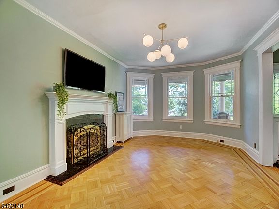 4th image of 521 Belleville Ave