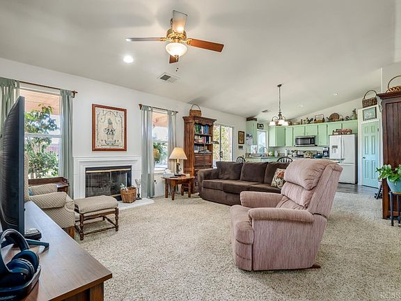 3rd image of 647 W Cinnamon Ave