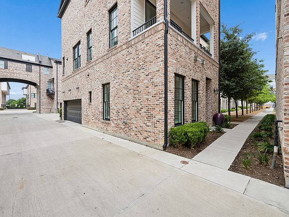 5th image of 14971 Oak St
