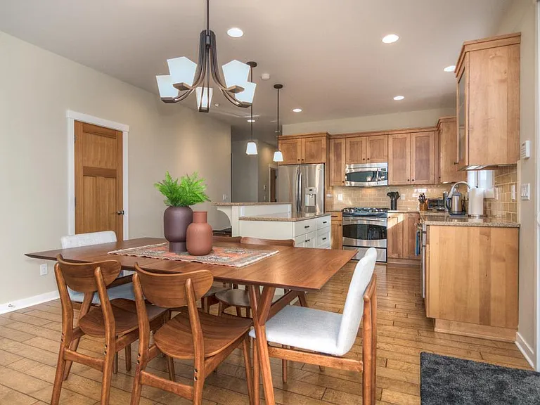 2422 Lolo Dr — Photo 13