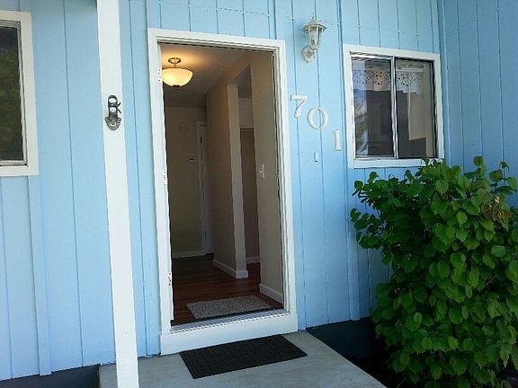 3rd image of 701 Lawrence Ln