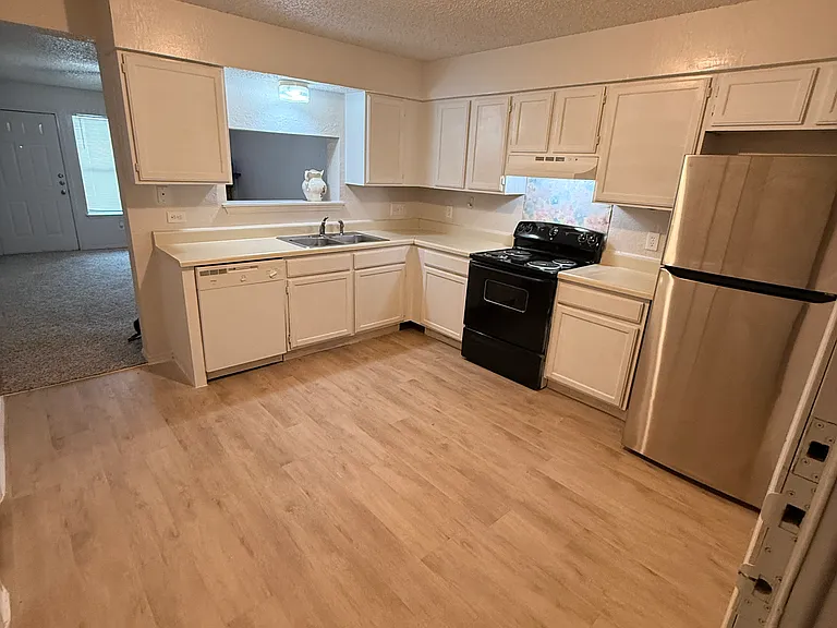 2109 W Walnut St #A — Photo 10
