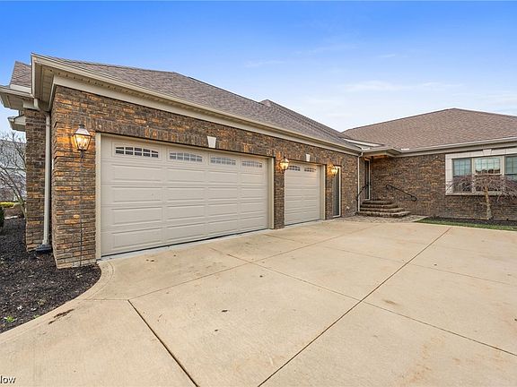 4th image of 338 Glasgow Dr