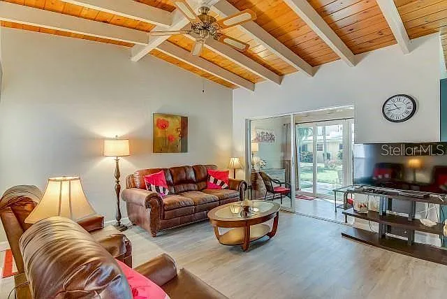 1 bed, 1.0 bath, 600 sqft, $5,370 — Photo 2