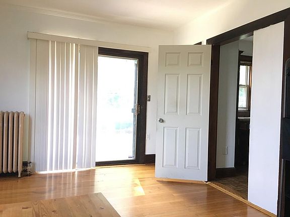 3rd image of 461 Newport Ave