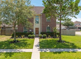 679 Lazy Ln, League City, TX 77573