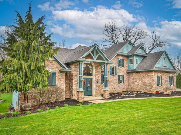 7611 Cinereal Ct, Roanoke, IN 46783