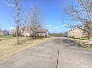 5 Treeline Dr, O'Fallon, MO 63366