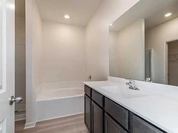 5th image of 23115 Shakespeare Dr