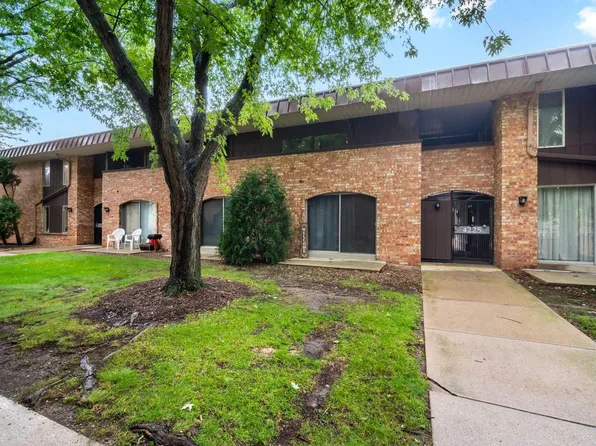 4225 West River Edge CIRCLE #11, Brown Deer, WI 53209
