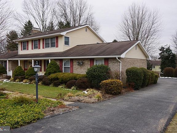 3rd image of 2840 Sunset Dr