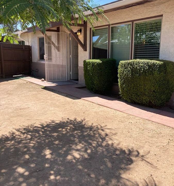 1st image of 550 W San Juan Ave