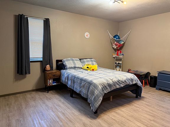 5th image of 106 Merchant St