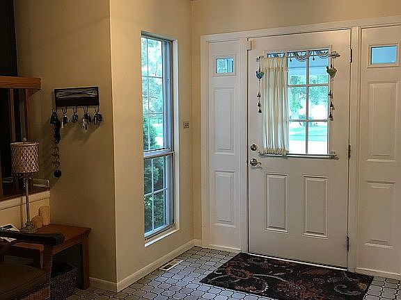 2nd image of 706 Ashley Ln