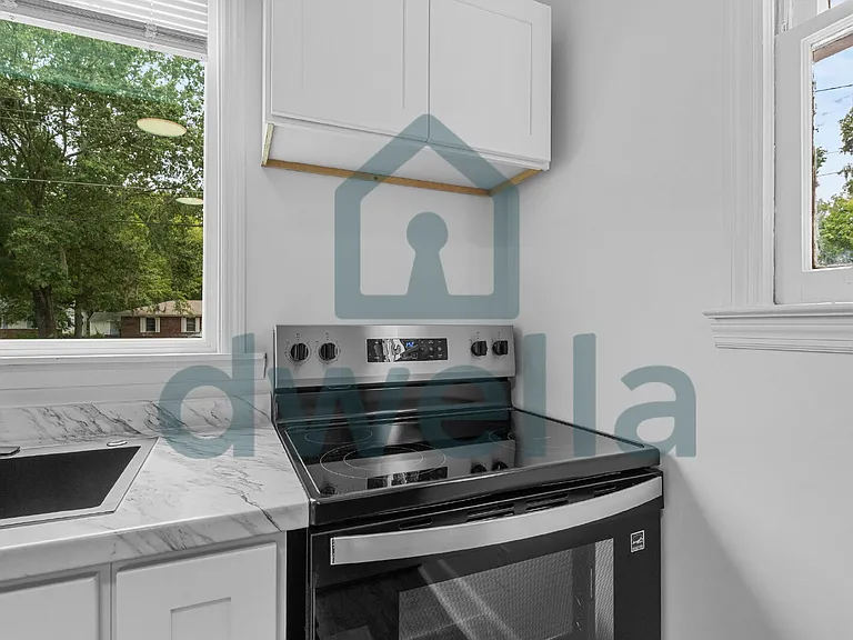 451 Loring Dr — Photo 5