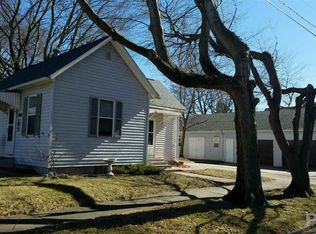 1300 Oak Ridge Ave, Pekin, IL 61554