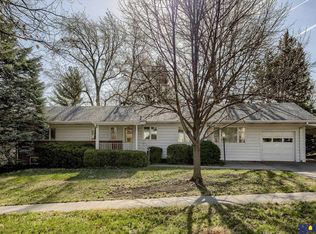 820 Robert Rd, Lincoln, NE 68510