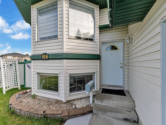 4th image of 916 Jordan Cres NW