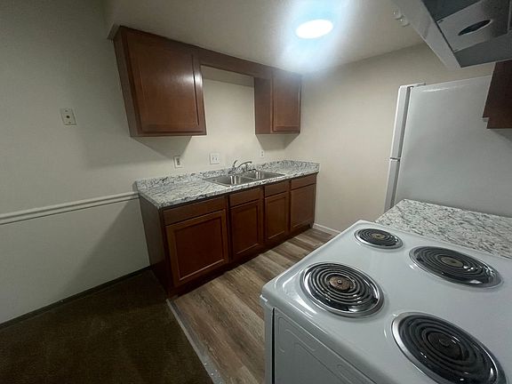 4th image of 2820 Eldora Dr #2829-04