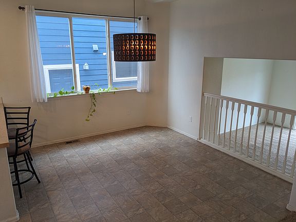 3rd image of 2427 Sunbury Ln