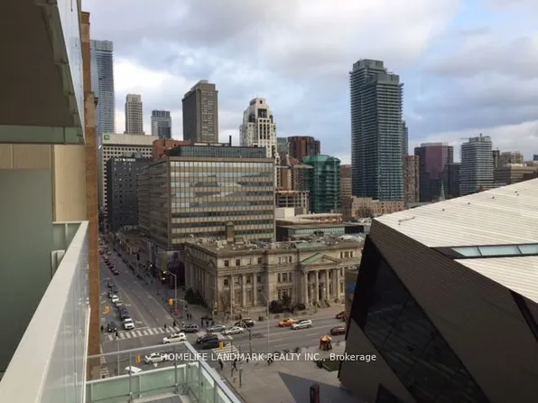 200 Bloor St W #1004, Toronto, ON M5S 0B1