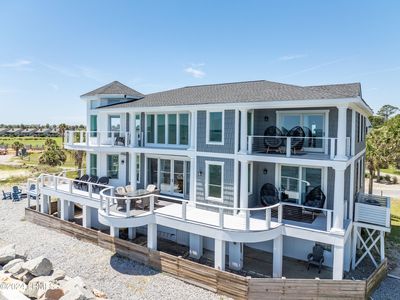516 Porpoise Dr, Saint Helena Island, SC, 29920