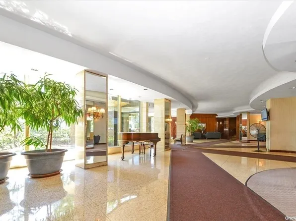 61-20 Grand Central Parkway image 2 of 23