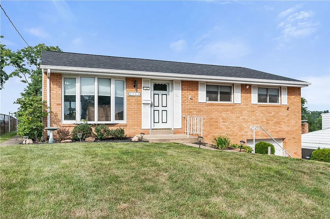 1561 Critchfield Dr photo 1