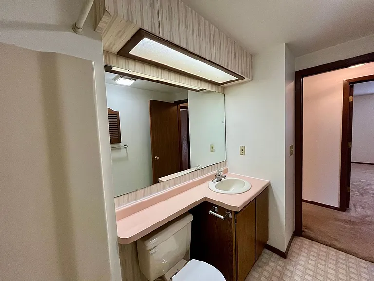 180 W Hill Rd — Photo 22