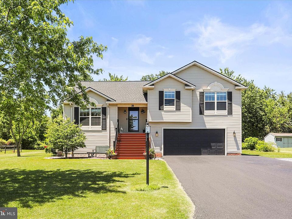 1st image of 39 N Pheasant Way