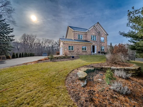 1708 Stonepine Cir, Hudson, WI 54016