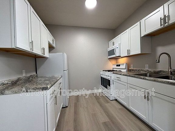 3rd image of 867 N 26th St Unit 109