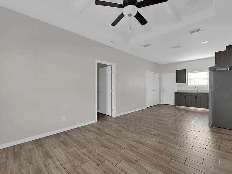 1013 La Pointe Ave #1 — Photo 21