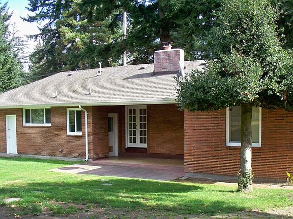 4th image of 16049 32nd Ave NE