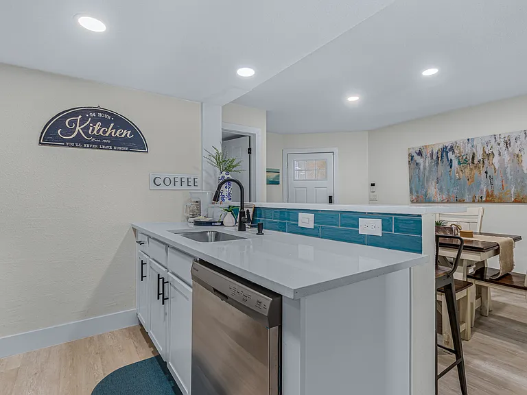 Windjammer Ln — Photo 11