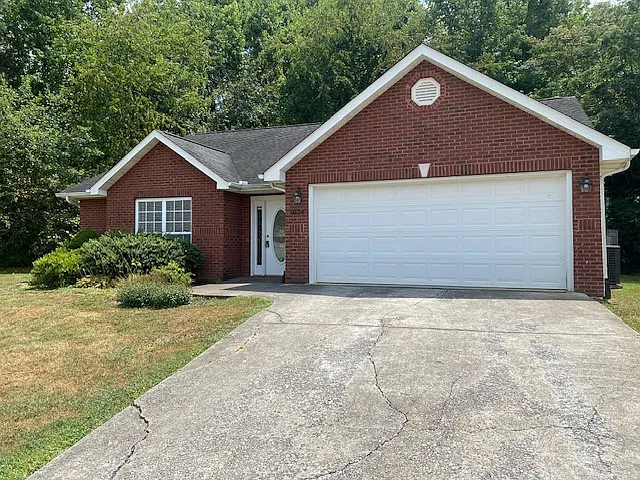 1024 Willow Creek Cir — Photo 3