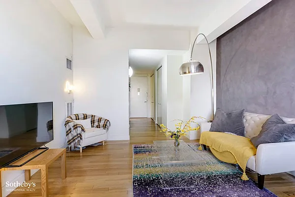 Rented by Sotheby's International Realty | media 16
