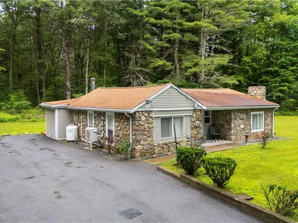 789 Colwell Rd, Burrillville, RI 02830