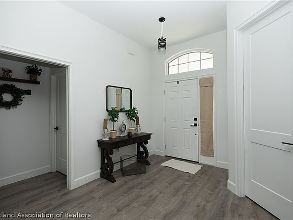 4th image of 6024 Michelangelo St