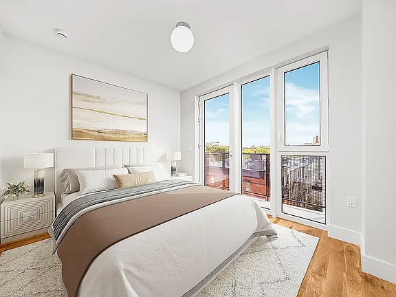 4th image of 69 Hope St #502