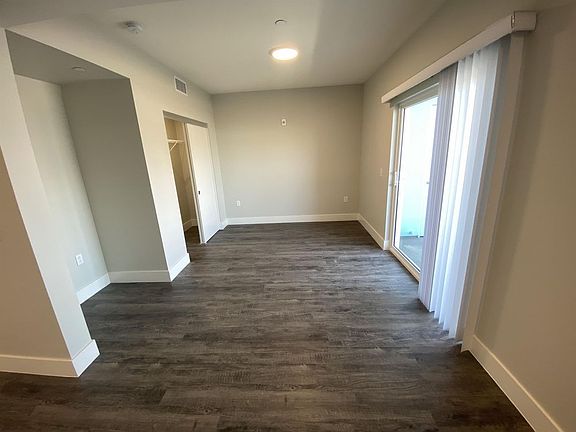4th image of 1001 W Mission Blvd #216