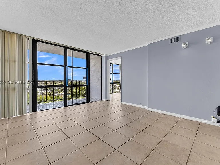 800 Parkview Dr #1007 — Photo 13