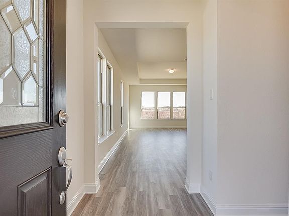 4th image of 4112 Wood River Way