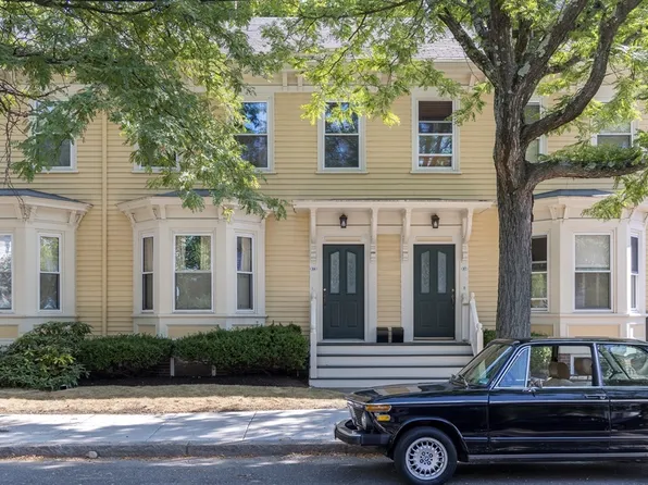 39 Holworthy St Unit 39, Cambridge, MA 02138