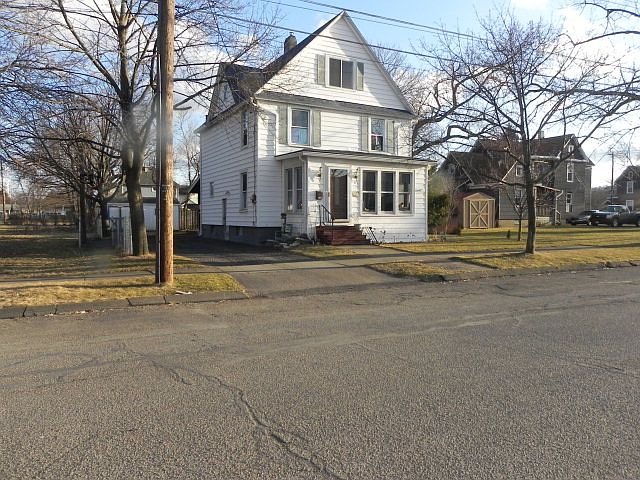 1st image of 105 E 9th St