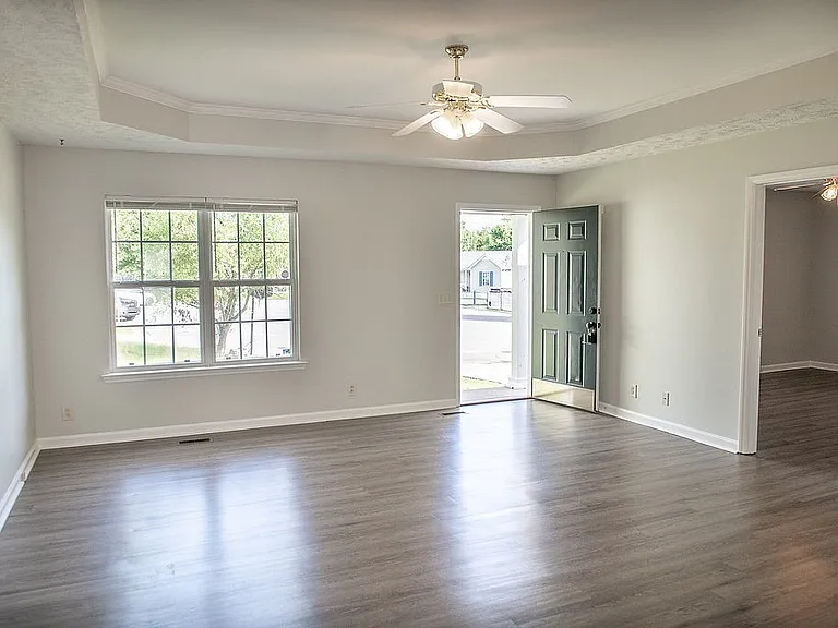 1012 Wismar Ct — Photo 3
