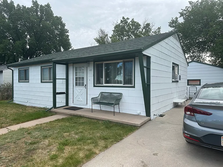 423 Hynds Ave — Photo 2