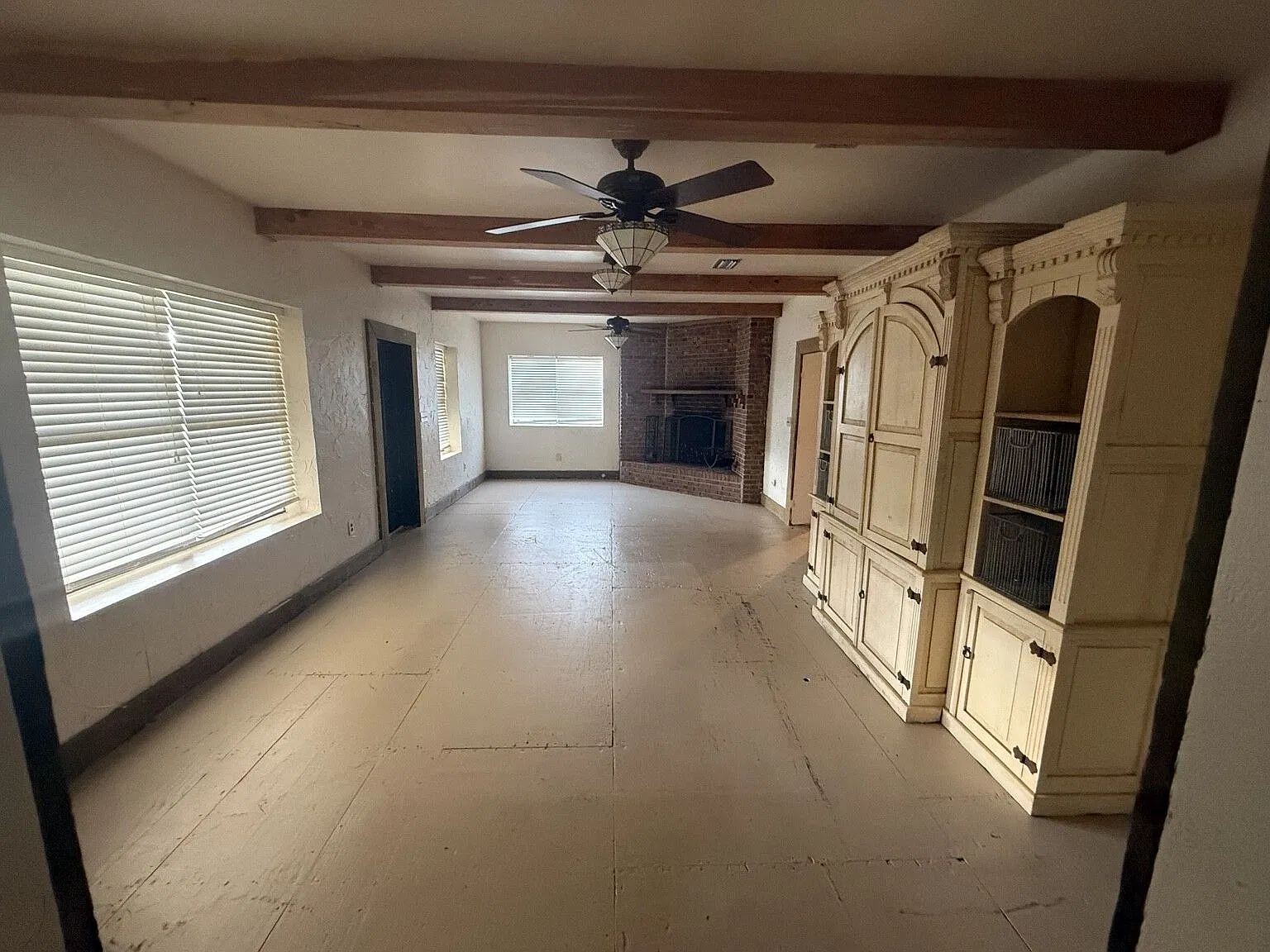 4 bed, 2.0 bath, 2467 sqft, $2,500 — Photo 4