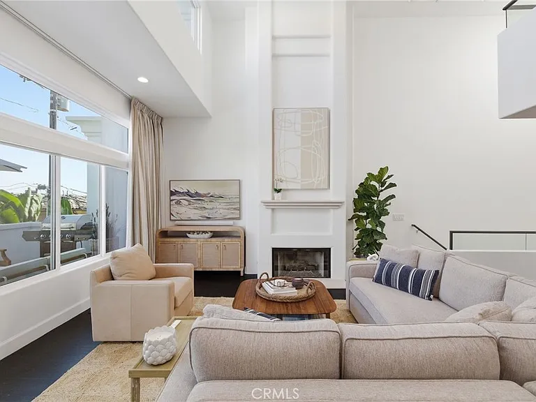 720 Manhattan Beach Blvd — Photo 11