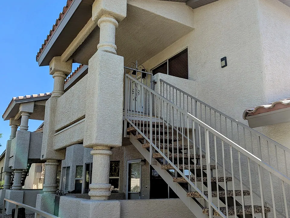 409 Mesa Blvd #201